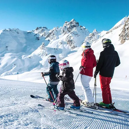 2 Pieces Confortable, Skis Aux Pieds, Proche Commerces - Fr-1-182a-36 Courchevel